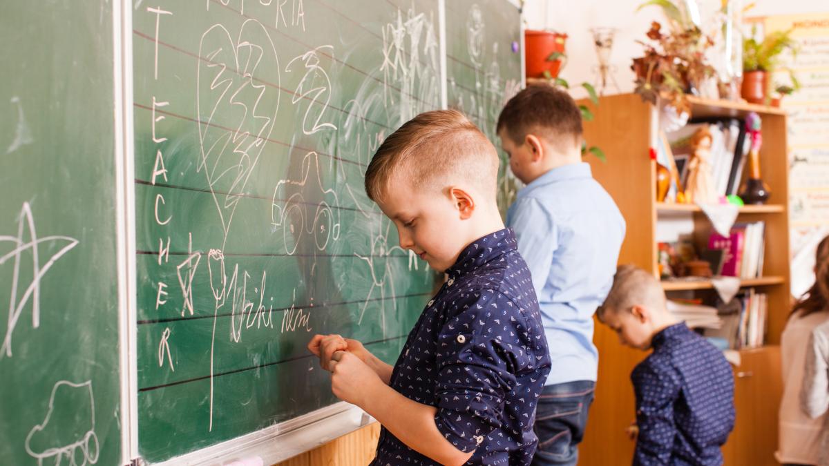 demonstrat-stiintific-un-profesor-care-reuseste-la-ore-sa-se-conecteze-cu-elevii-are-sanse-mult-mai-mari-sa-i-motiveze--urania-cremene-ei-cred-ca-treaba-lor-e-doar-sa-predea_74964900