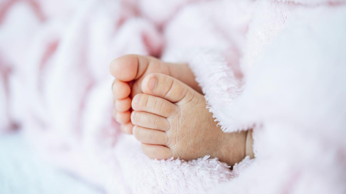 politia-cauta-parintii-a-trei-bebelusi-care-au-fost-infasurati-in-pungi-si-paturi--apoi-abandonati-in-parcuri_94627100