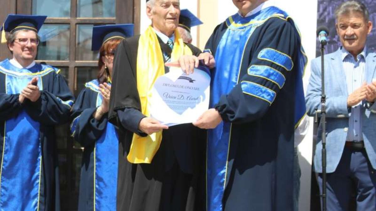 cel-mai-varstnic-student-din-romania-a-absolvit-universitatea-1-decembrie-1918-din-alba-iulia--cati-ani-are_46472400