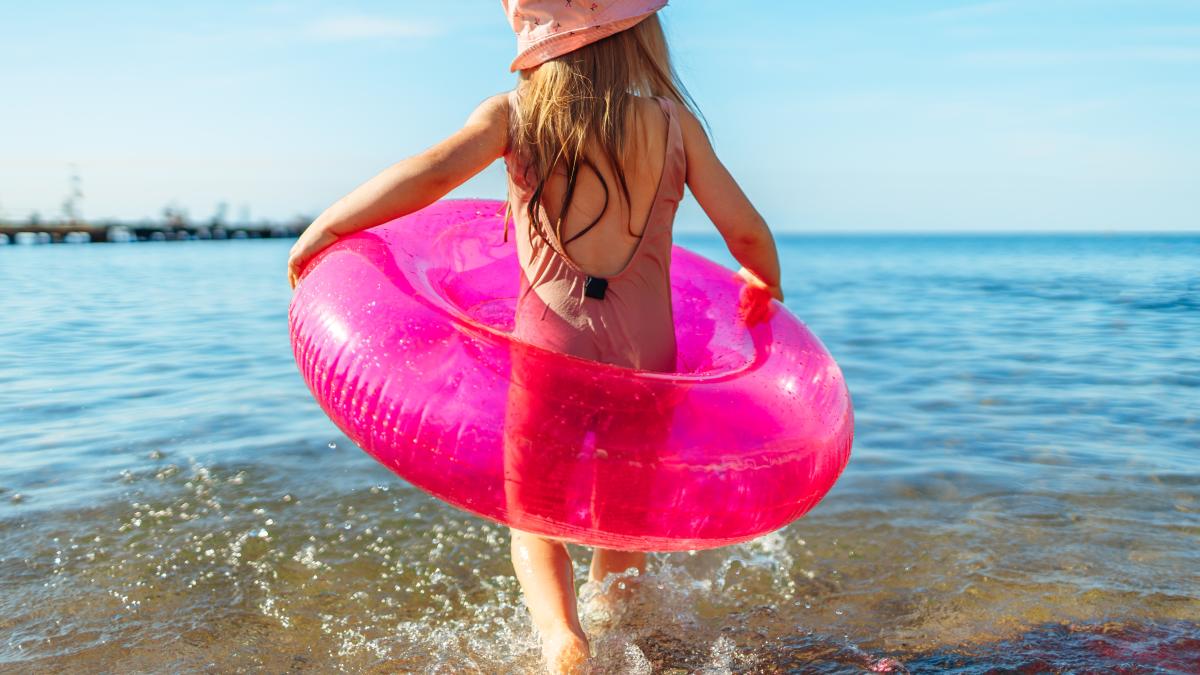 motivul-pentru-care-ar-trebui-sa-cumparati-costume-de-baie-pentru-copii-in-aceste-culori--potrivit-unui-studiu_00868400