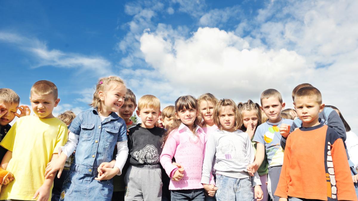 de-la-ce-varsta-si-cum-sa-le-vorbesti-copiilor-despre-politica-10-exemple-in-care-sunt-implicati-fara-sa-stie_40209800