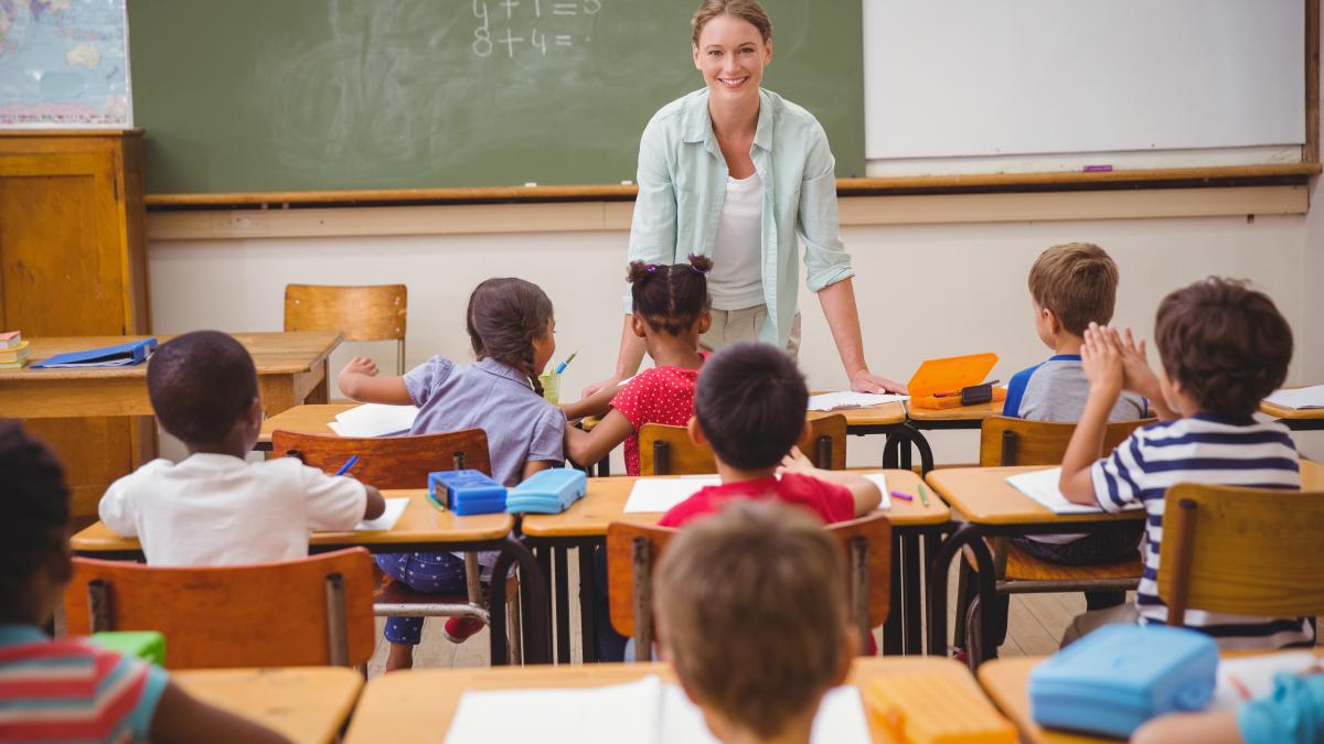 conf--univ--dr--gherghe--despre-generatia-actuala-de-elevi-copiii-s-au-schimbat-profesorul-trebuie-sa-incerce-sa-i-pacaleasca-la-inceputul-orei-si-s-ar-putea-sa-castige-lectia_68617500