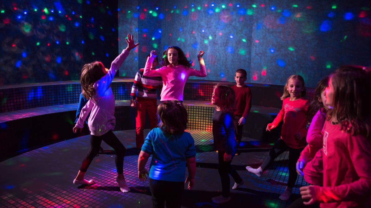 nu-vreti-sa-stiti-ce-e-pe-grupul-de-parinti--banchetul-din-clasa-a-iv-a--motiv-de-scandal-la-final-de-liceu-ce-mai-facem_57634900