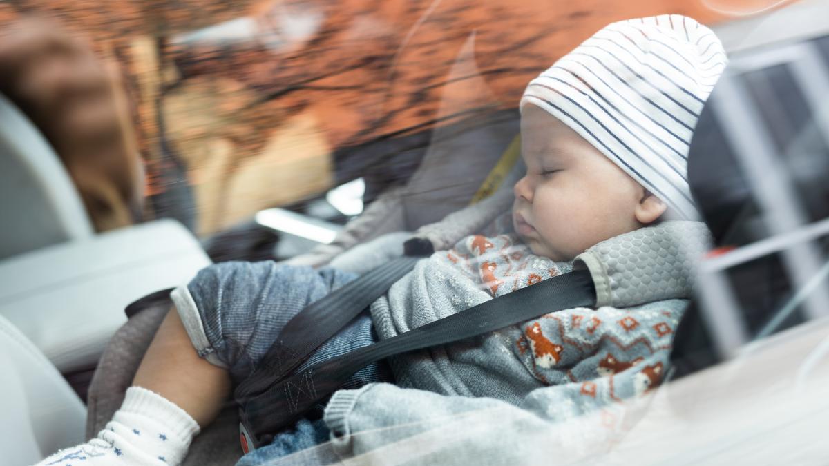 s-a-intamplat-din-nou-bebelus-de-7-luni--uitat-de-tatal-sau-in-masina--trupul-neinsufletit--descoperit-pe-bancheta-din-spate-abia-dupa-munca_97477200