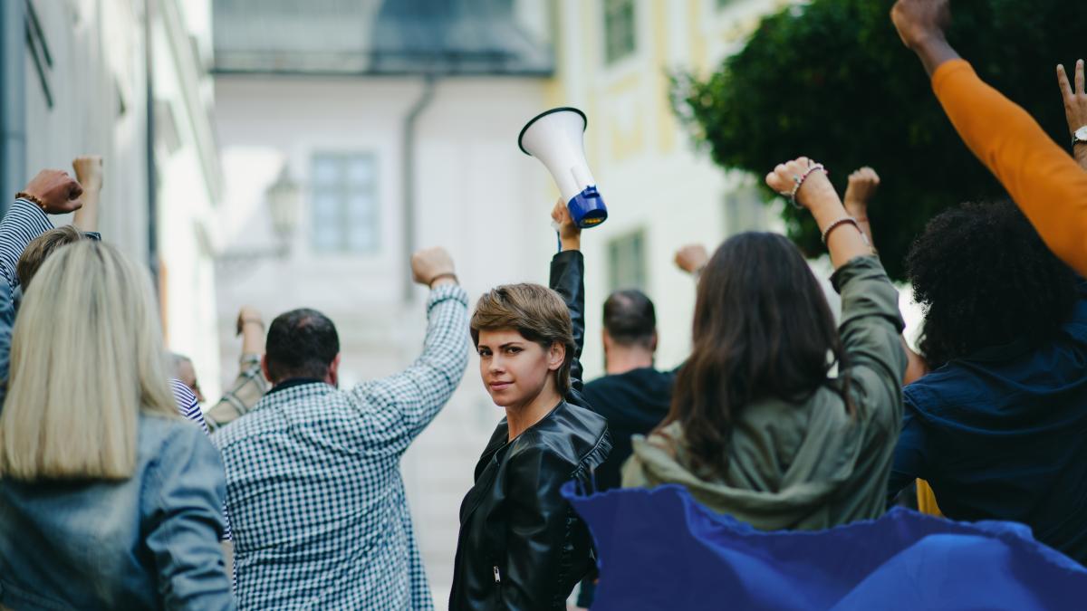 elevii--nemultumiti-de-propunerea-de-statul-al-elevului--ies-in-strada-reglementarile-pe-care-cer-respectarea-unui-orar-echilibrat--eliminarea-camerei-de-detentie_88508200