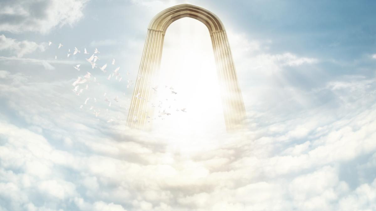 un-preot-ar-vinde-e2809epamante2809d-in-rai-si-ar-sustine-ca-te-poate-face-vecin-cu-dumnezeu--pretul-pe-metru-patrat-ar-fi-aproximativ-500-lei_66337800