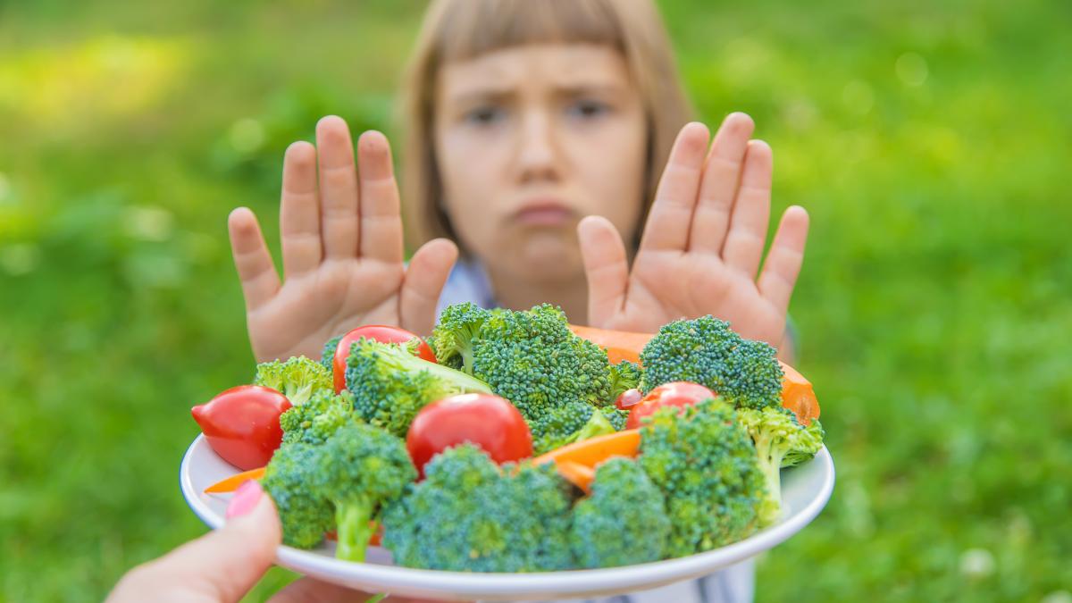 obsesia-parintilor-ca-micutii-sa-manance-sanatos-ii-va-face-pe-adolescenti-sa-manance-din-ce-in-ce-mai-rau--conform-unui-pediatru_61542400