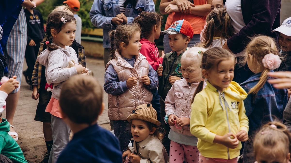 asperger--simptomele-cheie-pe-care-parintii-trebuie-sa-le-urmareasca-la-copil--inca-de-la-2-ani-dr--ioana-georgescu-este-foarte-naiv-social_32153400