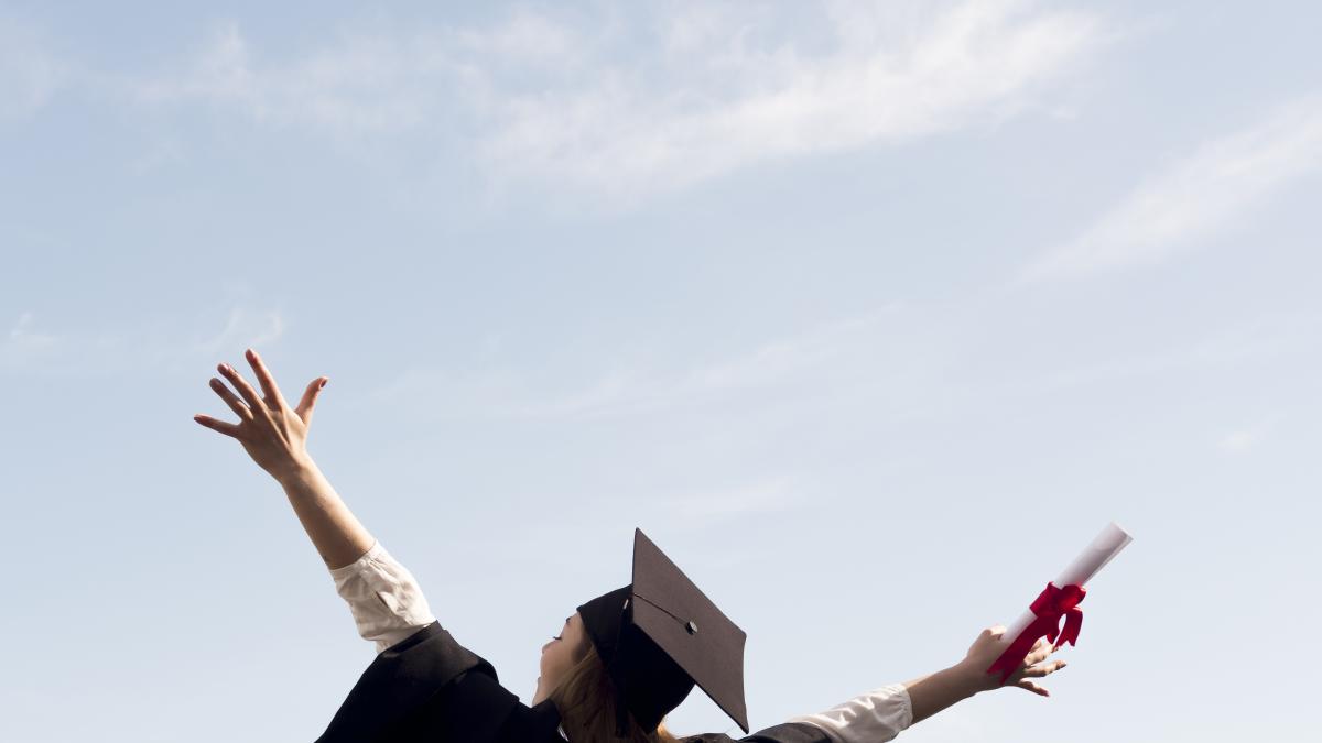 low-angle-young-woman-celebrating-her-graduation_09932200