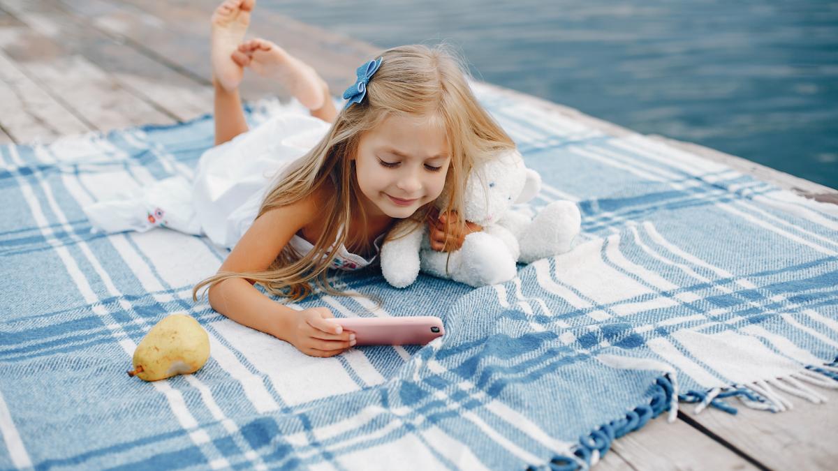 copiii-si-ecranele-in-timpul-vacantei-de-vara--esti-prea-permisiv-un-specialist-trage-un-semnal-de-alarma-parintii-ar-trebui-sa-fie-constienti-1_15096600