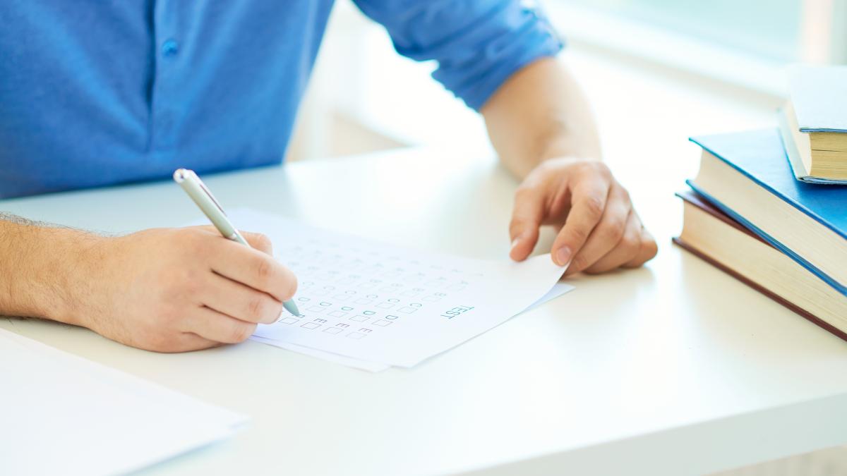 close-up-hands-exam_86777400