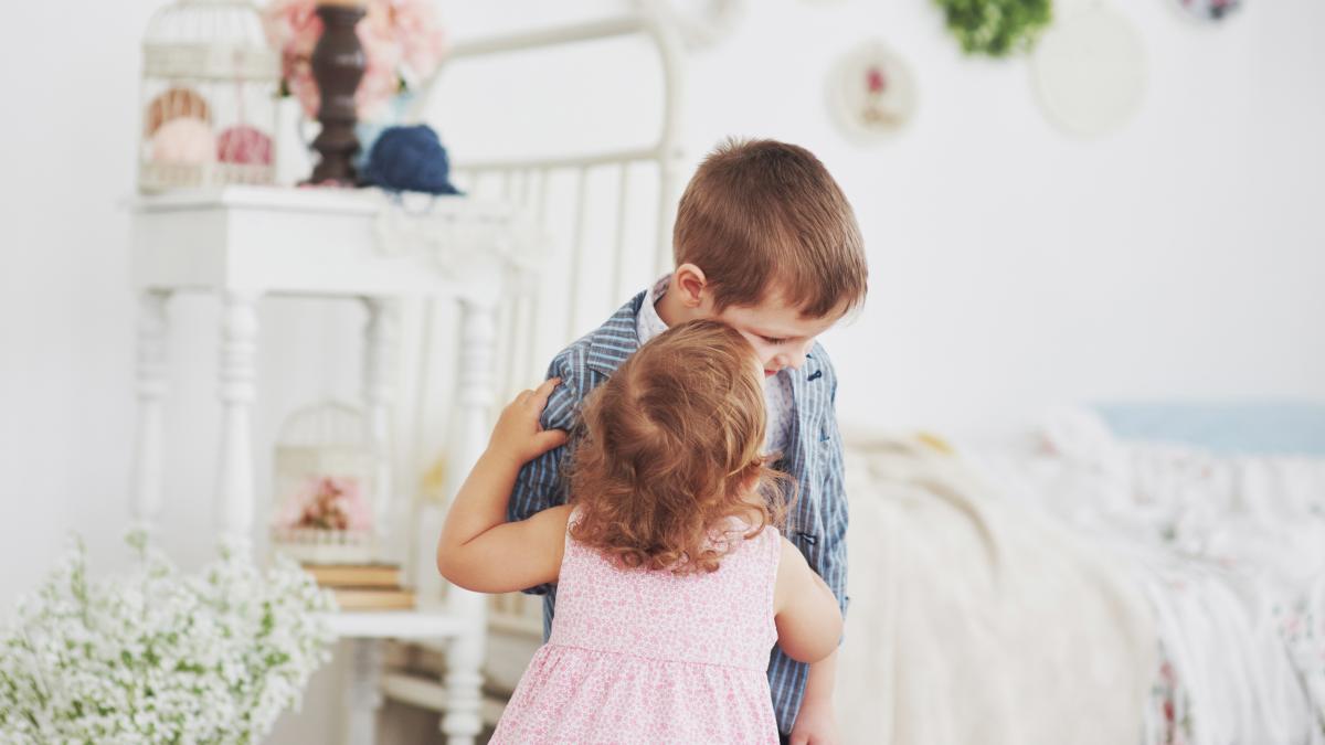 denis--pericol-public-doi-copii-au-provocat-haos-la-o-nunta-unul-a-dat-foc-la-rochia-de-mireasa--iar-altul-a-stricat-dansul-mirilor_75565300