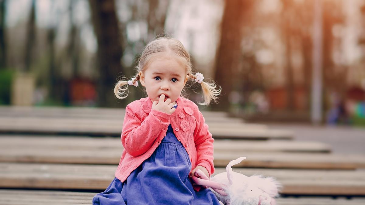 cute-little-girl-park_36731900