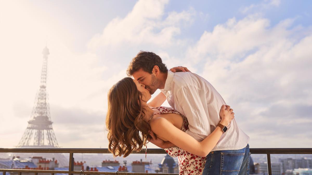 you-cant-visit-paris-fall-love-shot-young-couple-sharing-romantic-moment-balcony-apartment-overlooking-eiffel-tower-paris-france_69017300