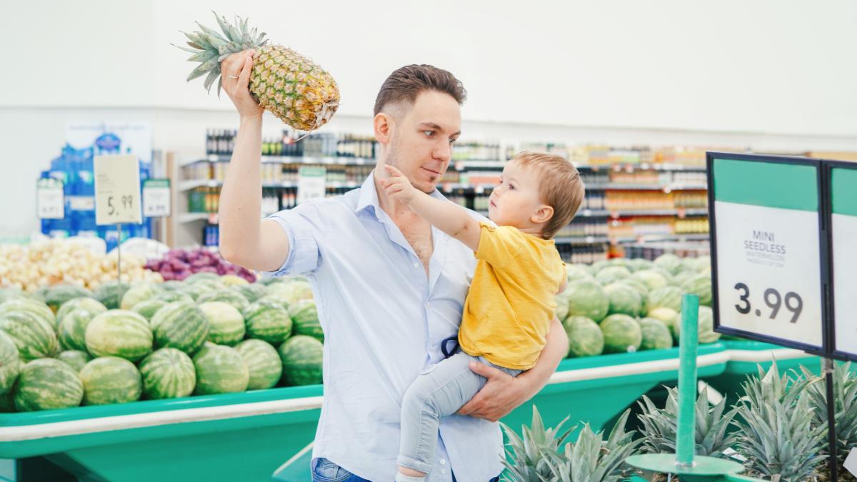 cat-costa-sa-hranesti-sase-copii-un-tata-a-postat-bonul-de-la-supermarket--iar-internautii-au-fost-scandalizati-de-suma_18728400