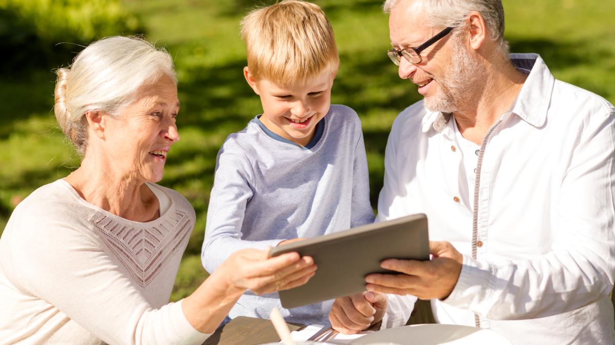 atitudinea-incomoda-a-bunicilor-care-ii-exaspereaza-pe-parinti_81990900