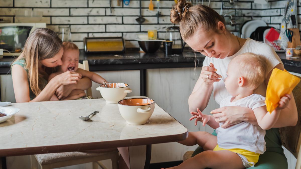 cele-mai-frecvente-greseli-pe-care-parintii-le-fac-si-care-duc-la-obezitatea-infantila-recompenseaza-copiii-cu-mancare-sau-ii-forteaza-sa-manance-tot-din-farfurie_39776000