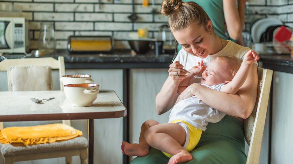 the-most-common-mistakes-parents-make-that-lead-to-childhood-obesity-are-rewarding-children-with-food-or-forcing-them-to-finish-everything-on-their-plate_42549200