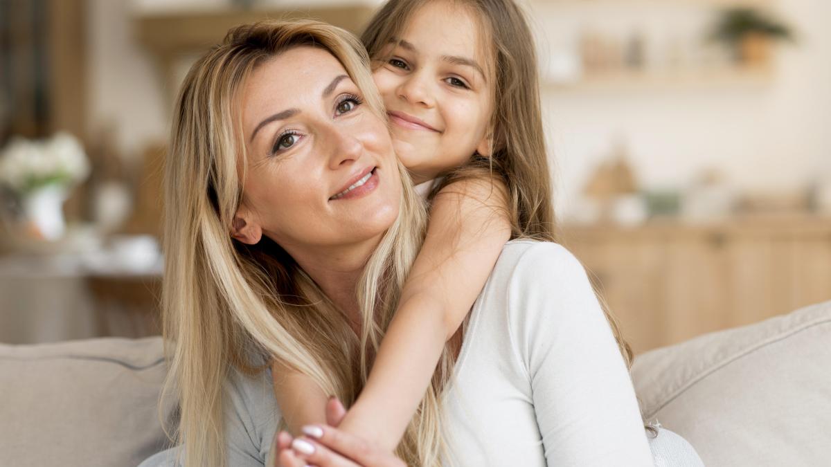 smiley-mother-daughter-embraced-home_59873100