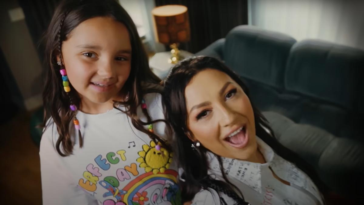 andra--piesa-noua-cu-fiica-ei-eva-mesajul-melodiei-este-despre-a-ne-incuraja-copiii-sa-lupte-pentru-ce-isi-doresc_90655200