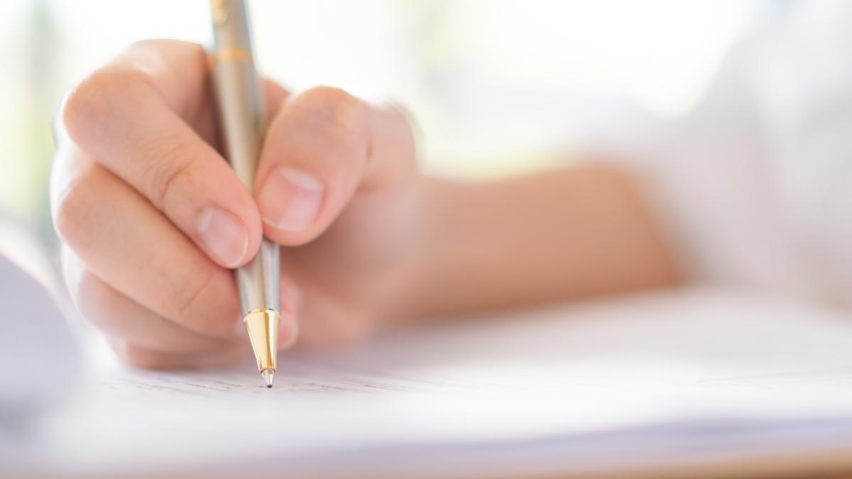 hand-with-pen-application-form_65384800