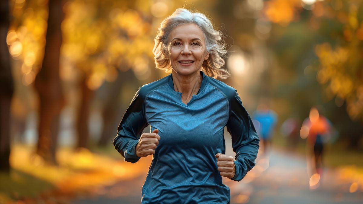 old-women-run-racetrack-modern-city-park-outdoor-sports-training-outdoor-activity_36690200