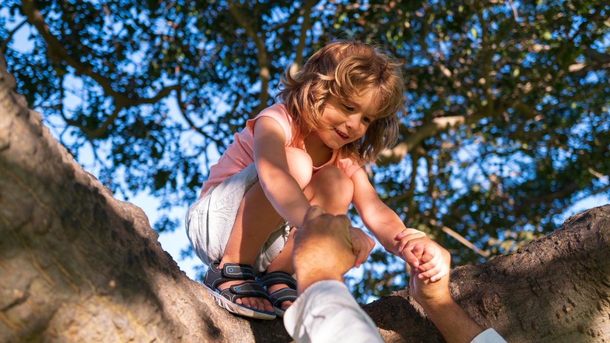 copiii-trebuie-sa-invete-sa-ia-decizii-din-dragoste-si-nu-din-frica--lectiile-esentiale-de-viata-de-la-elsa-punset_06125400