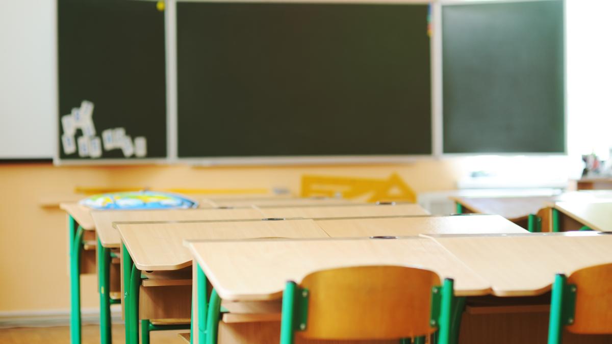 vacanta-de-vara-se-prelungeste-in-italia-din-cauza-valului-de-canicula-cu-arsita-asta-e-absurd-sa-incepem-lectiile-la-mijlocul-lunii-septembrie_41693400