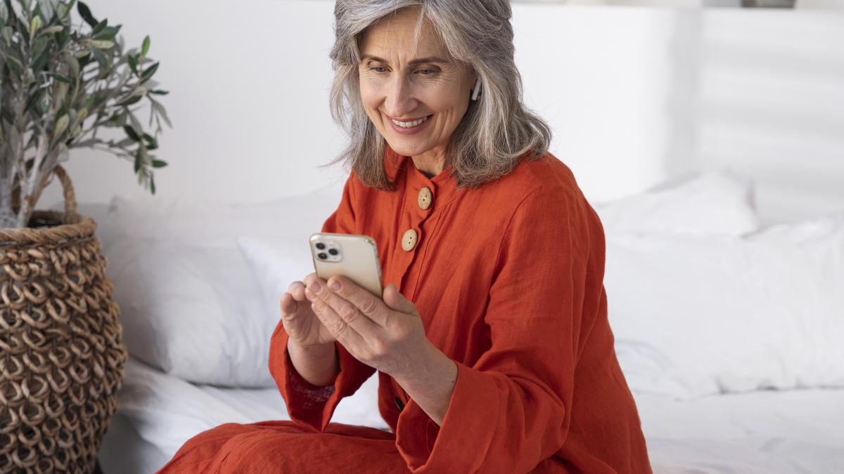 portrait-older-woman-using-smartphone-device_47139000