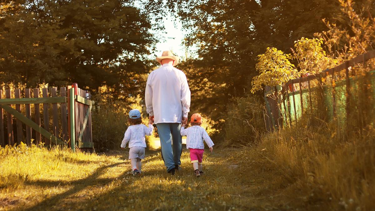 adevaratii-mei-parinti-sunt-bunicii-argumente-pro-si-contra-unui-rol-parental-care-nu-le-corespunde_10604300