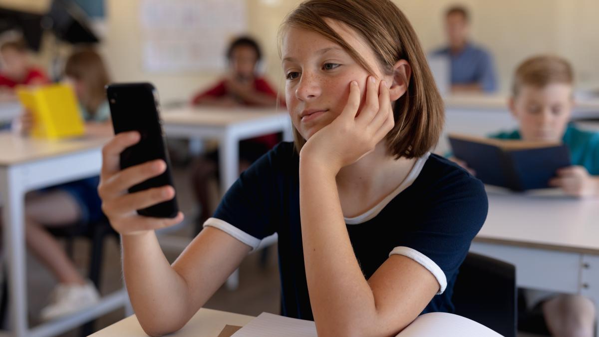 ai-sau-nu-ai-acces-cu-telefonul-in-scoala-presedinte-asociatie-parinti-masura-vine-la-pachet-cu-o-mare-contradictie_13276700