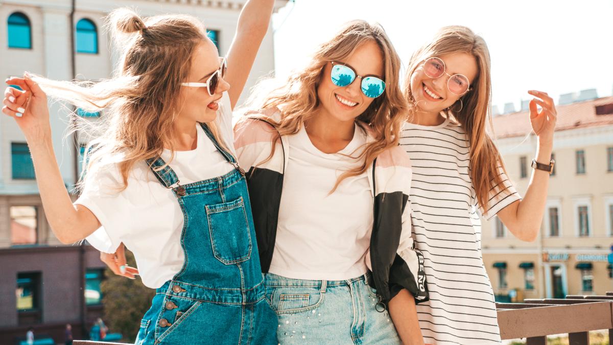 portrait-three-young-beautiful-smiling-hipster-girls-trendy-summer-clothes-sexy-carefree-women-posing-street-positive-models-having-fun-sunglasses-hugging_30439500