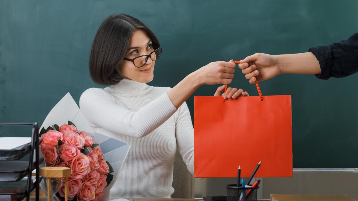 cadou-cadru-didactic--senator-rodica-boanca_96919700