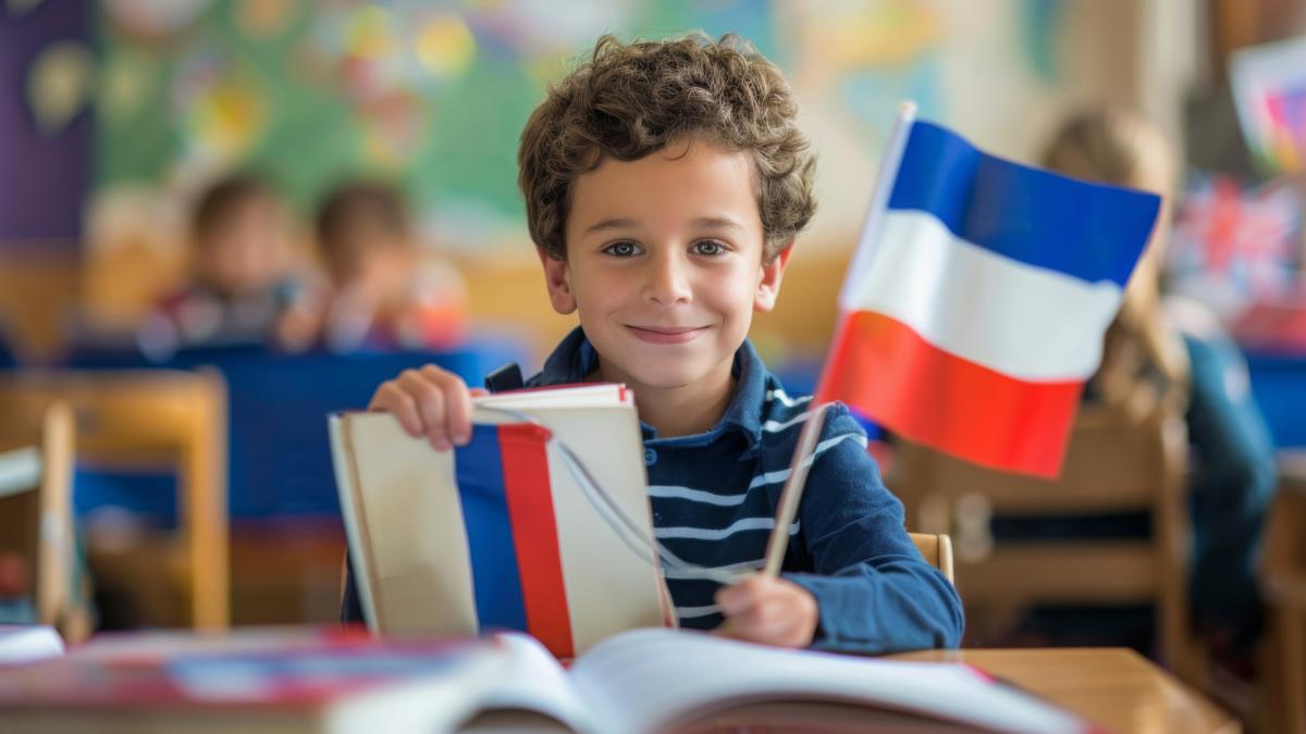 motive-pentru-care-copilul-tau-ar-trebui-sa-invete-limba-franceza--in-ajuta--in-special--la-asta_13064200