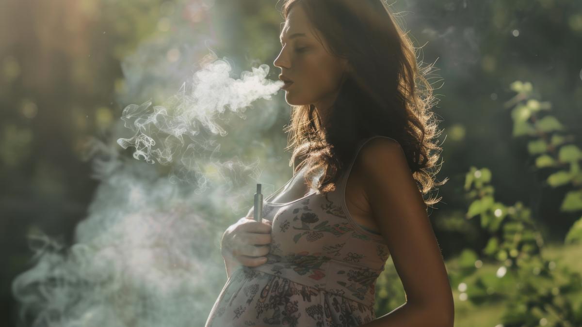 studiu-mai-mult-de-10prc--dintre-femei-continua-sa-fumeze-in-timpul-sarcinii_79226600