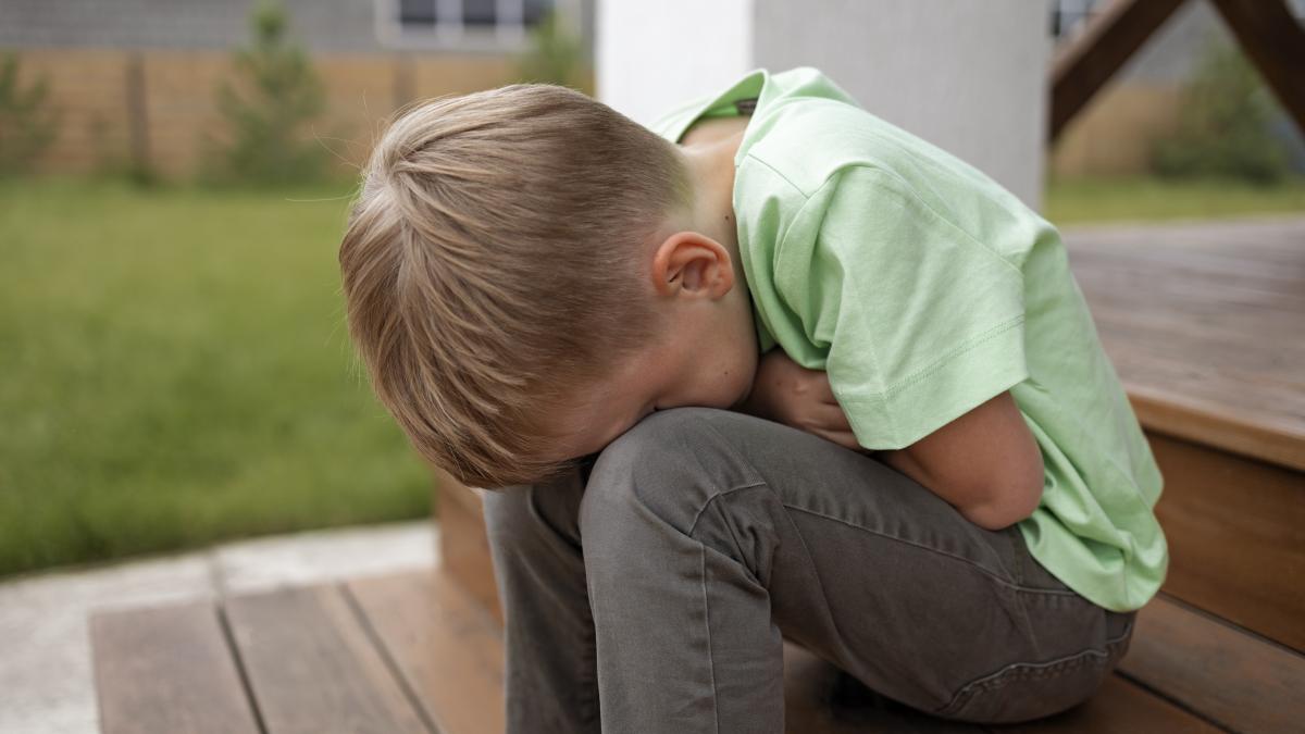 e2809dnu-va-lasati-impresionati-de-plansul-lor-fara-roste2809d-sfaturi-de-parenting-din-anii-80-comentate-de-psihologul-radu-balan_94698600