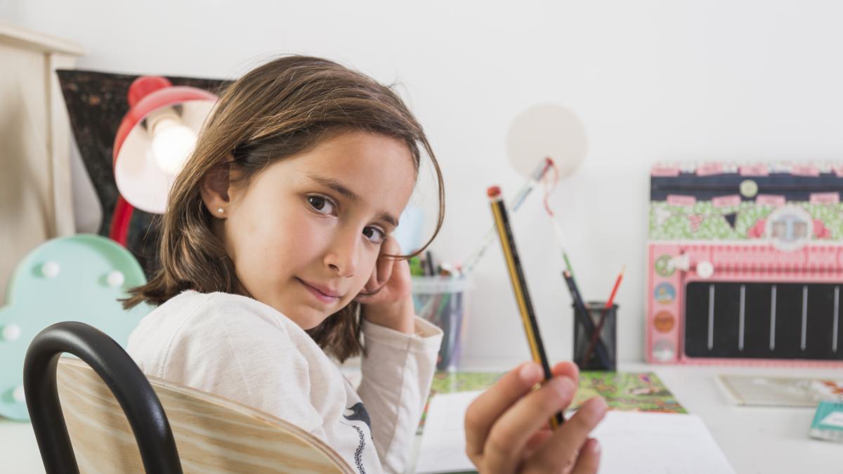 acesta-este-intervalul-orar-in-care-un-copil-nu-ar-trebui-sa-isi-faca-temele-cum-sa-eviti-suprasolicitarea-si-lipsa-de-concentrare_02698700