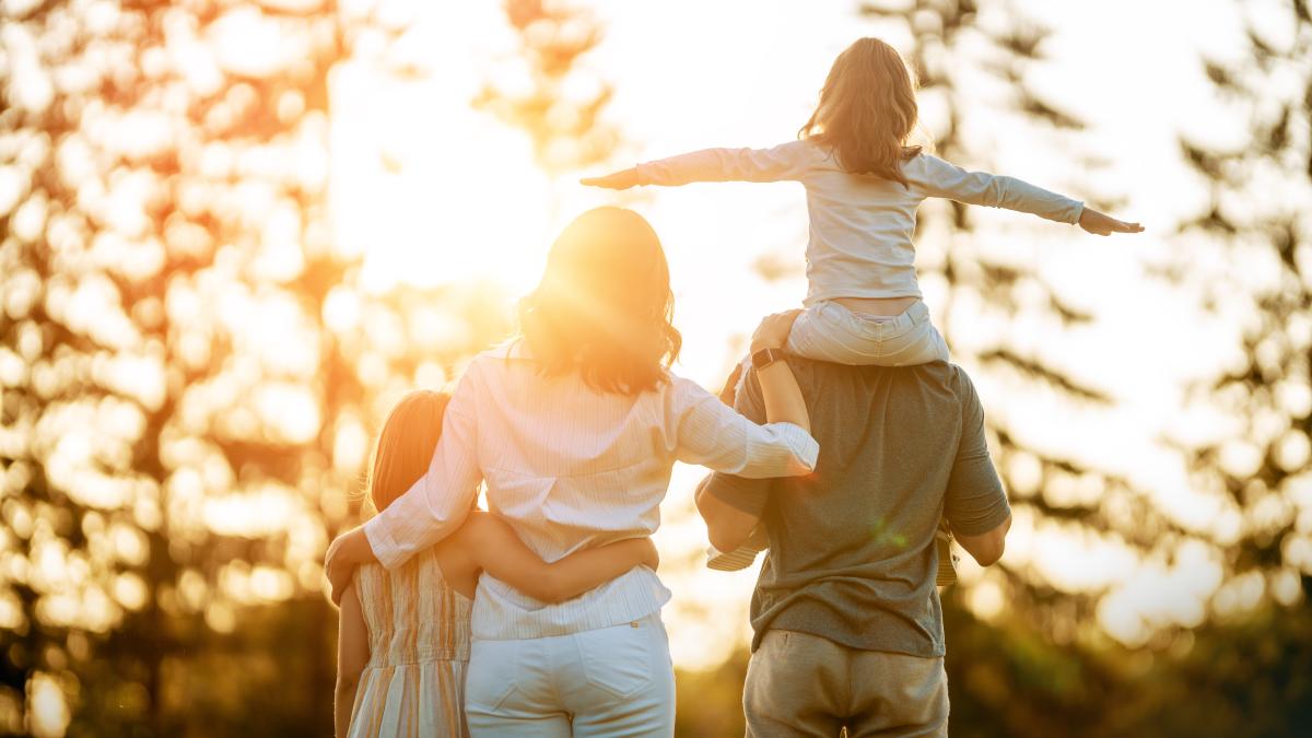 parentingul-suficient-de-bun-avertismentul-unui-psiholog-cea-mai-mare-povara-pe-care-trebuie-sa-o-poarte-un-copil-este-viata-netraita-a-parintilor-sai_88093400