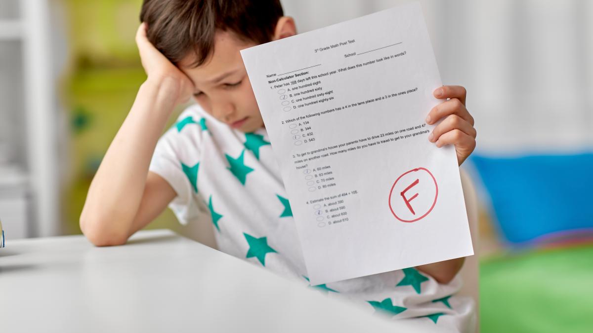 fara-corectari-cu-pix-rosu--psiholog-diana-stanculeanu-copilului-ar-trebui-sa-i-se-arate-doar-ce-fac-bine-la-scoala_78846000