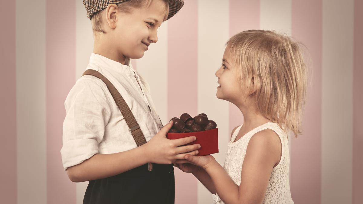 25-septembrie---ziua-daruirii-invata-ti-copilul-sa-fie-atent-la-nevoile-celor-din-jur_13083600