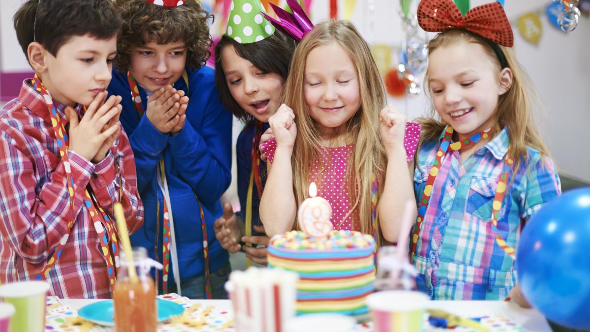 o-mama-a-izbucnit--petreceri-exagerate-pentru-copii-e2809dce-i-inveti-ca-pentru-a-te-distra-trebuie-neaparat-sa-cheltuiesti-multi-banie2809d-2_57532800