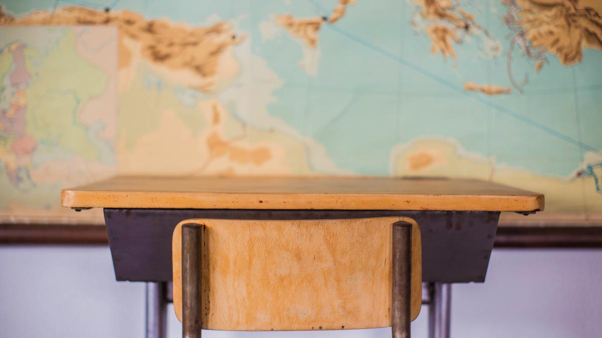 nu-s-a-terminat-inca-meteahna-parintelui-care-vrea-schimbari-la-scoala-banci--parchet--jaluzele--o-profesoara-atrage-atentia-nu-e-ok-ca-un-parinte-sa-decida-pe-bugetul-altui-parinte_29578100