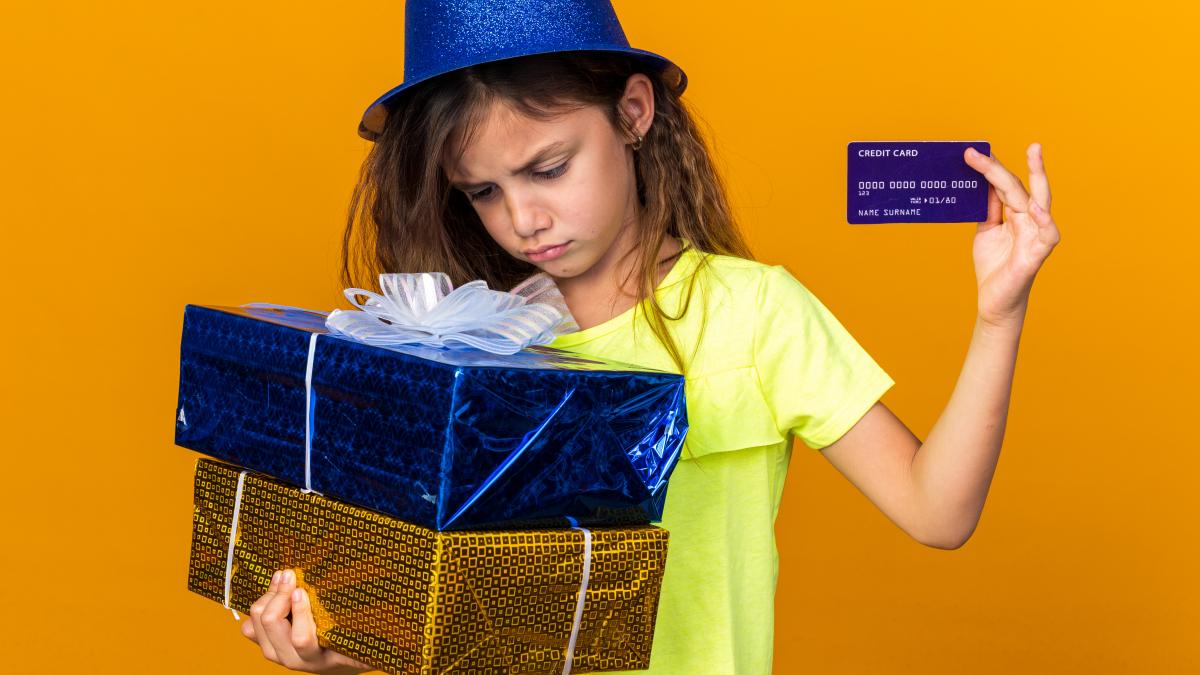 cardul-bancar--cel-mai-eficient-instrument-educativ-pentru-copii--educatia-financiara-este-esentiala-pentru-formarea-unui-adult-responsabil-2_08203300