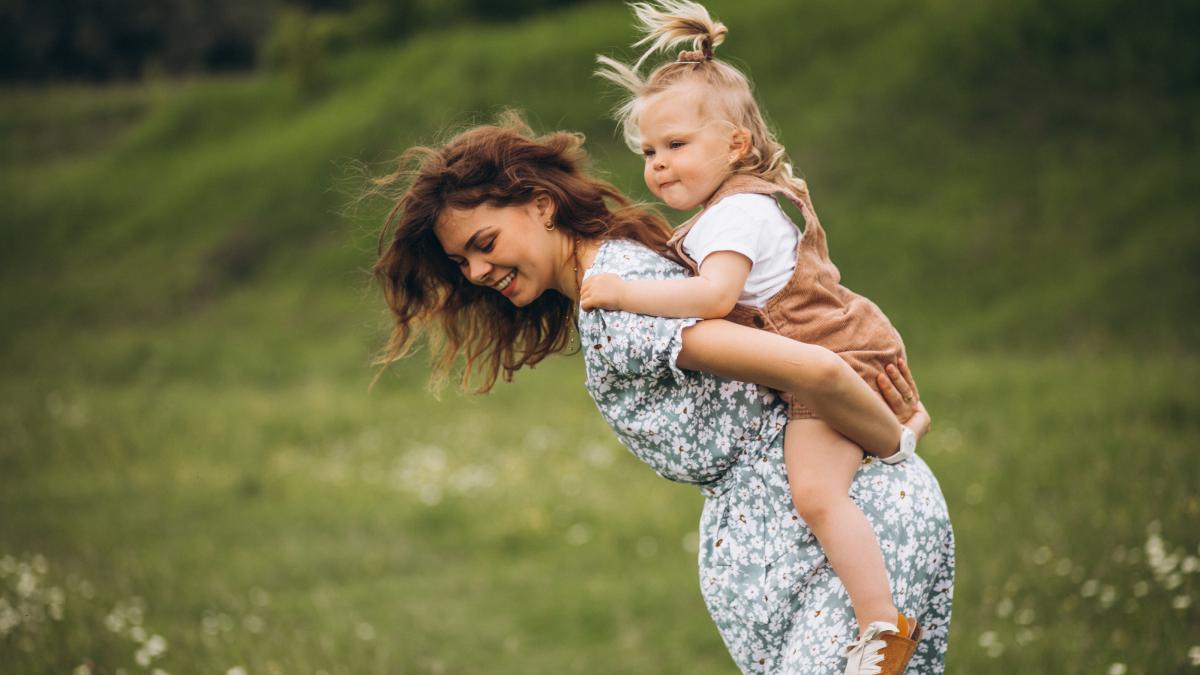 videoclipul-unei-mame-despre-diferentele-de-educatie-dintre-generatii-face-valva-pe-retelele-de-socializare--e2809esubliniaza-dificultatea-de-a-fi-parinte-in-zilele-noastree2809d_56930100