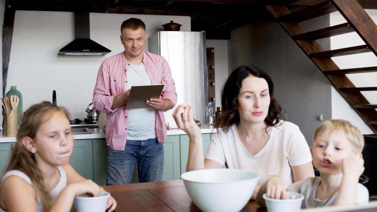 semne-ca-ai-crescut-intr-o-familie-complet-disfunctionala-2_71205500