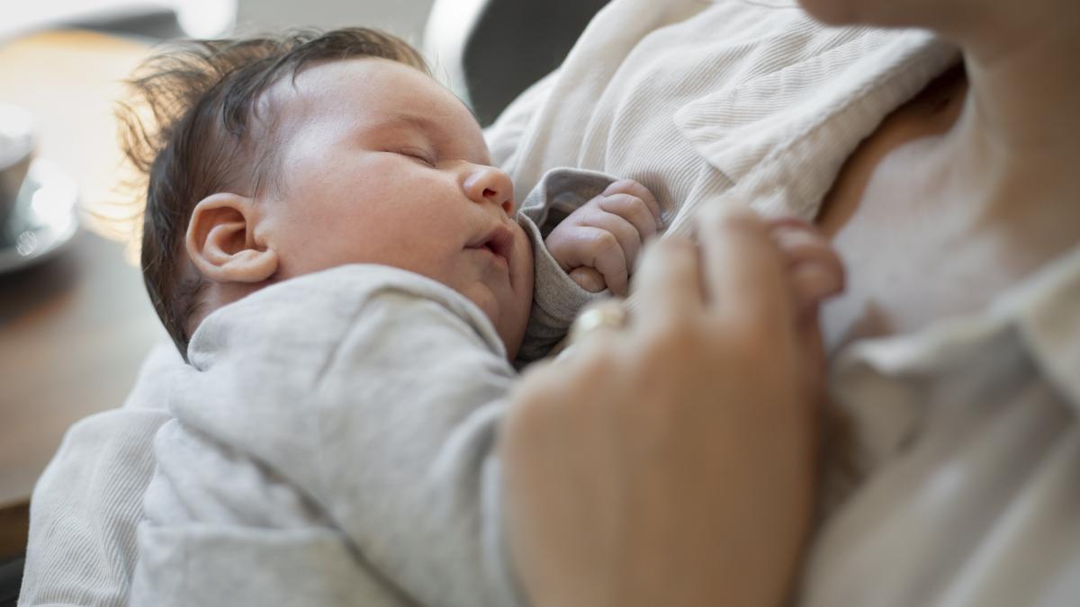 e2809ebebelusul-meu-doarme-doar-cand-este-tinut-in-bratee2809d-iata-ce-poti-face_37447800