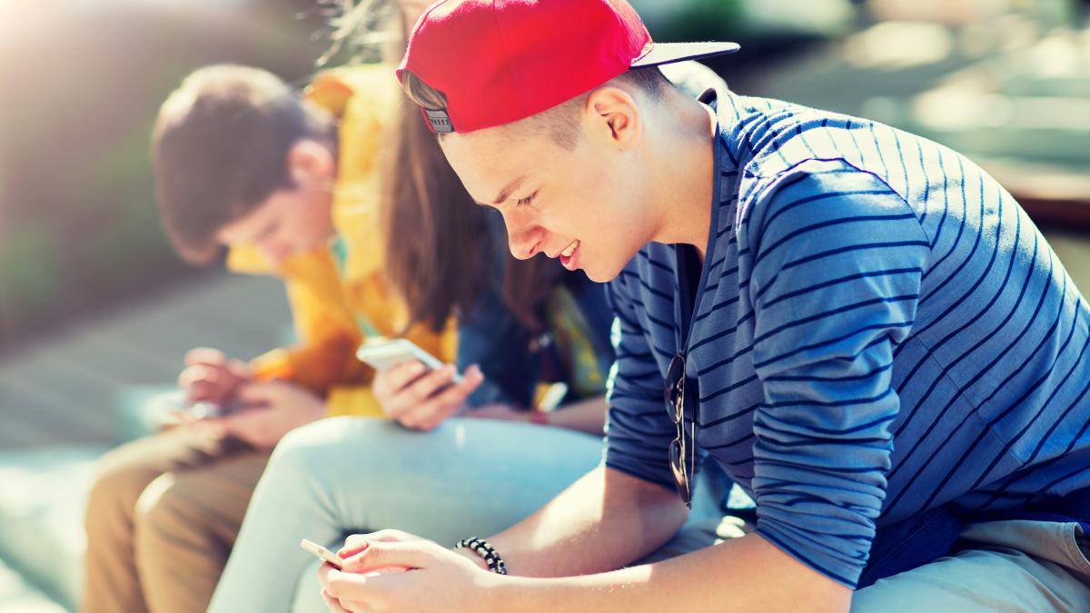 46prc--dintre-tineri-spun-ca-retelele-sociale-le-afecteaza-sanatatea-mintala_44344700