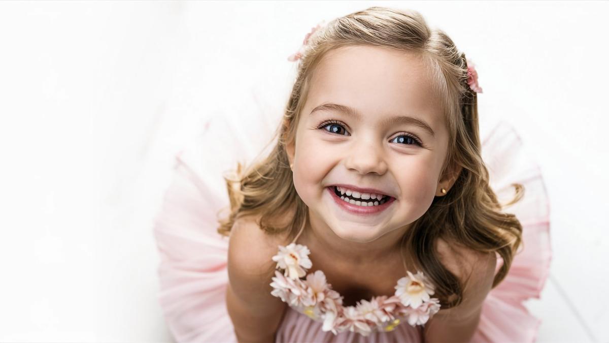 little-girl-with-flowers-her-hair-smile-1_76806400