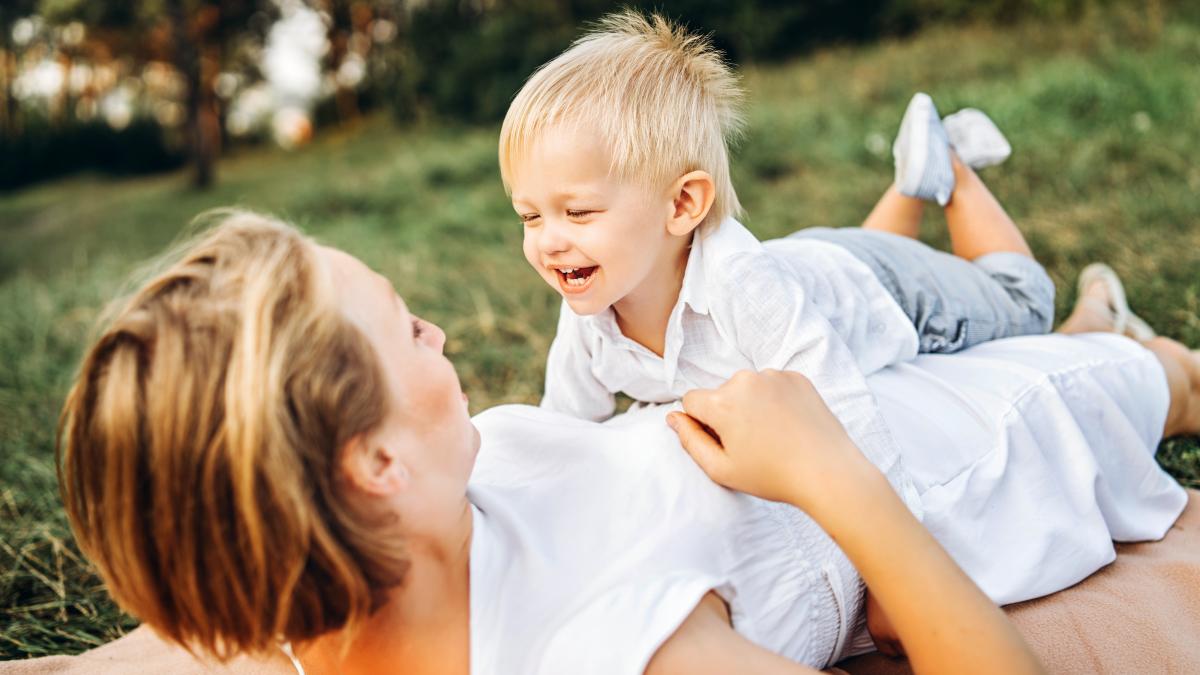 dovedit-stiintific-vorbeste-asa-cu-copilul-tau-si-va-invata-mai-repede-si-va-fi-mai-inteligent_56785000