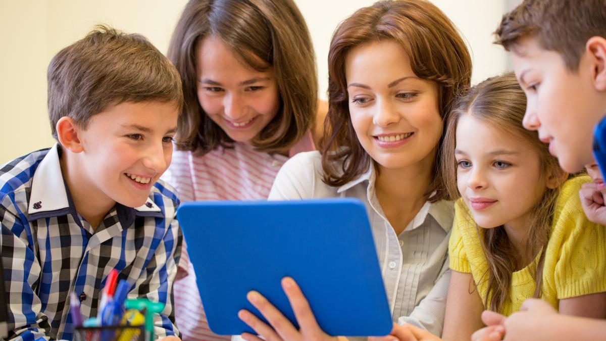 educatia-digitala--cheia-succesului-pentru-generatia-de-maine--cum-isi-pregatesc-parintii-copiii-pentru-meseriile-viitorului_83348000